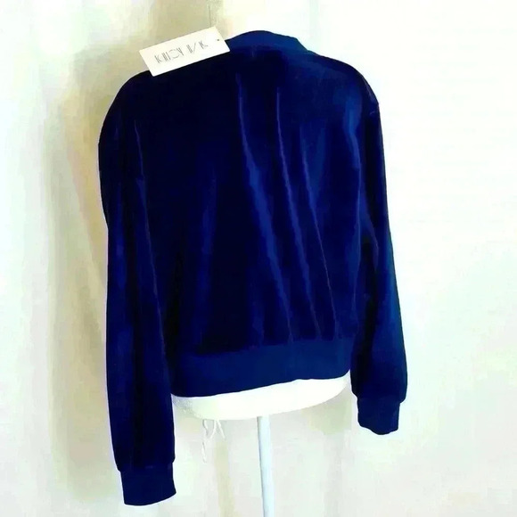 *NWT* Suzie Kondi The Vari V-Neck Top in Velour - Picture 5 of 10